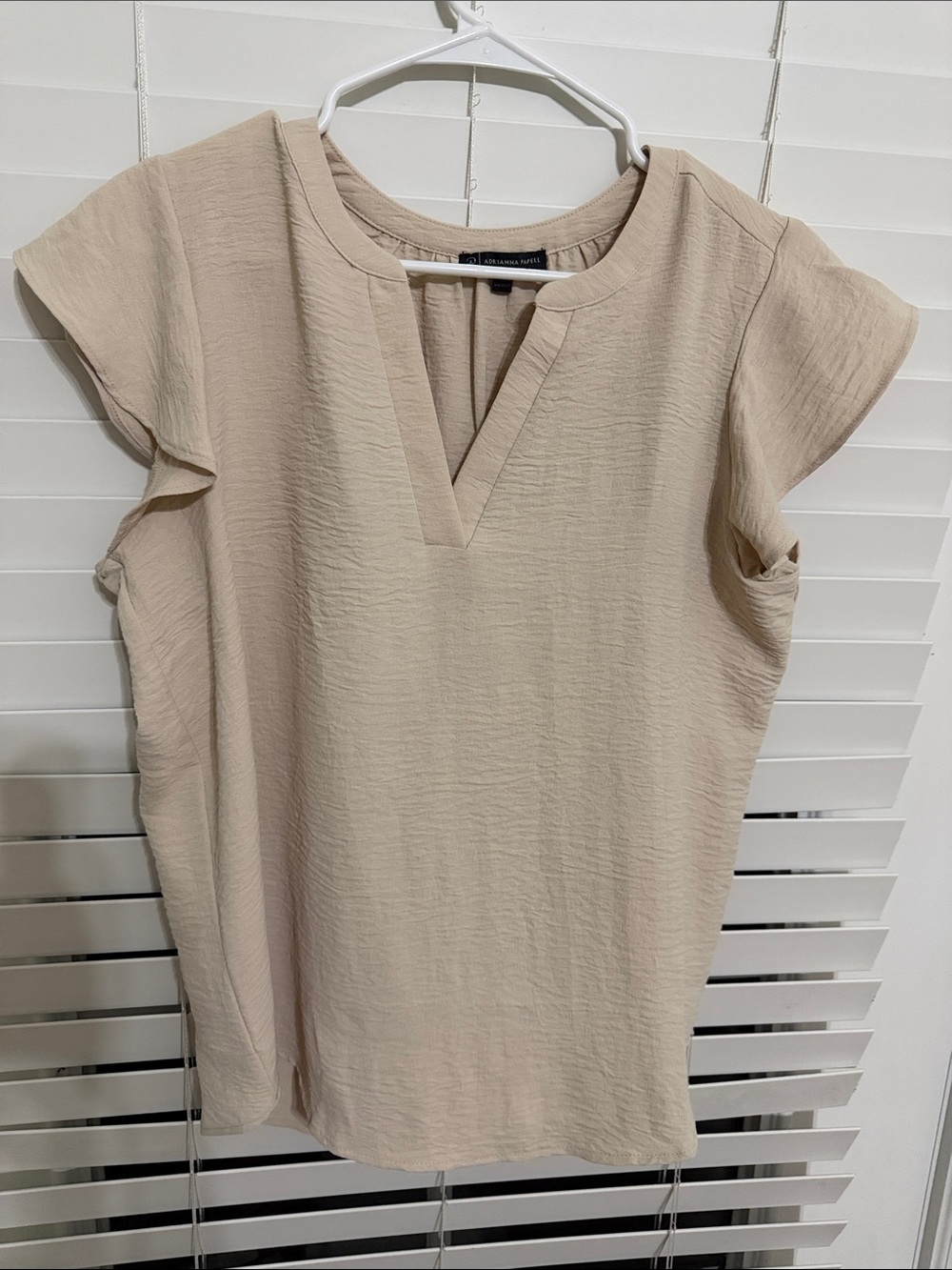 Adrianna Papell Cream Split-Neck Cap Sleeve Blouse